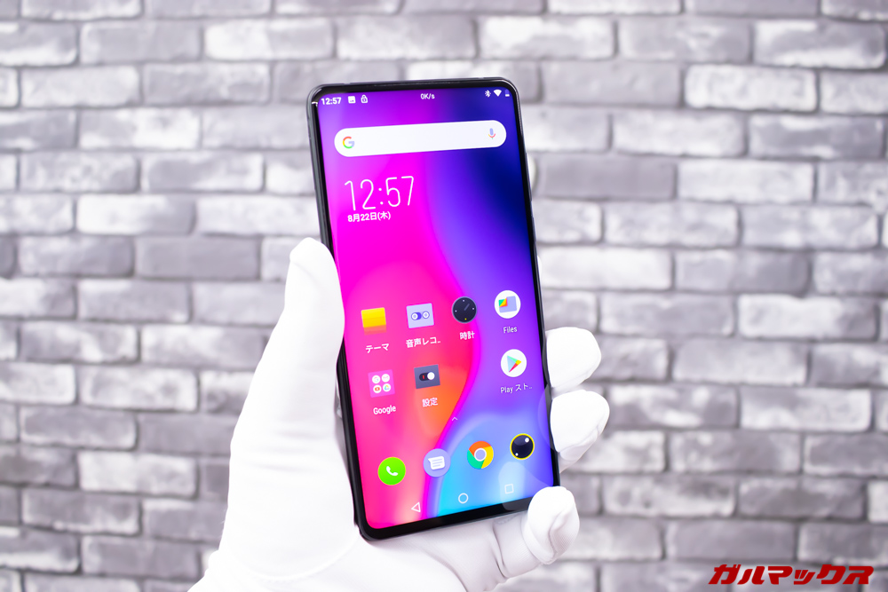 ELEPHONE U2のホールド感は背面の湾曲デザインで収まりが良くGood。