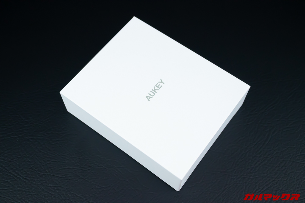 EP-T16Sの化粧箱は真っ白な箱に入って届きました。