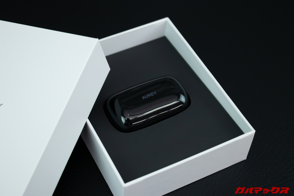 EP-T16Sを開封するとケースに小ささに驚く。