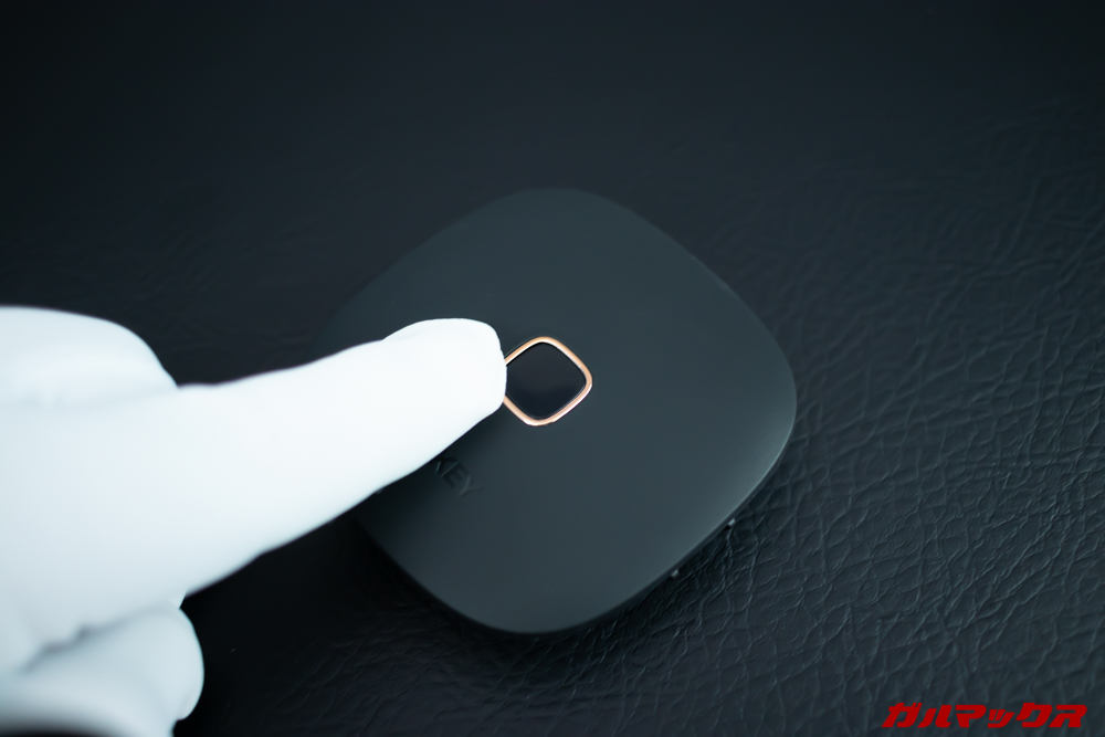 BT-C6には天板に電源ボタンが埋め込まれています。