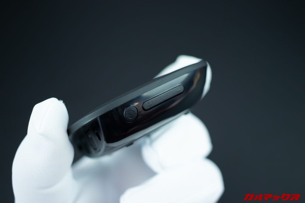 BT-C6の左側面にはボリュームキーなどが備わっています。