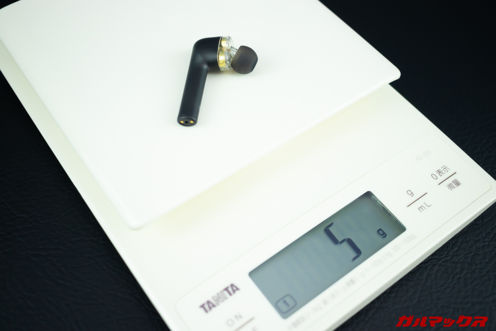 Rademax LEOの片側重量は約5g