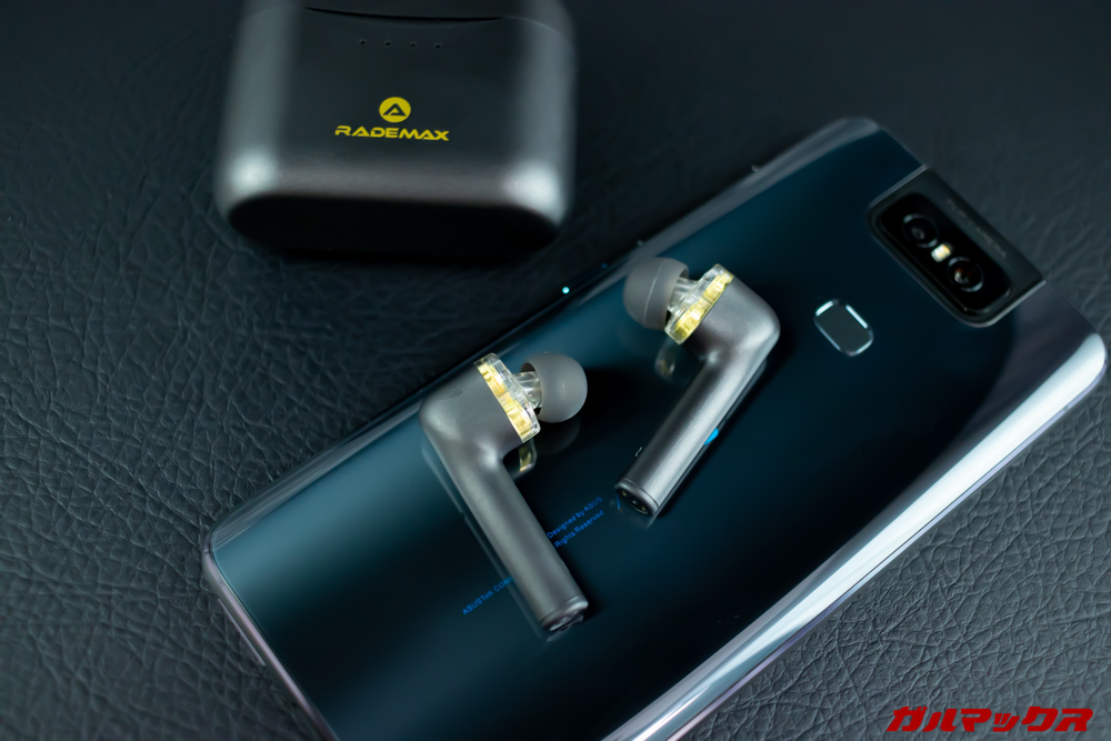 Rademax LEOはミドルレンジコーデックのAACやapt-Xに対応しているのでiPhoneやAndroidスマートフォンで利用可能です。