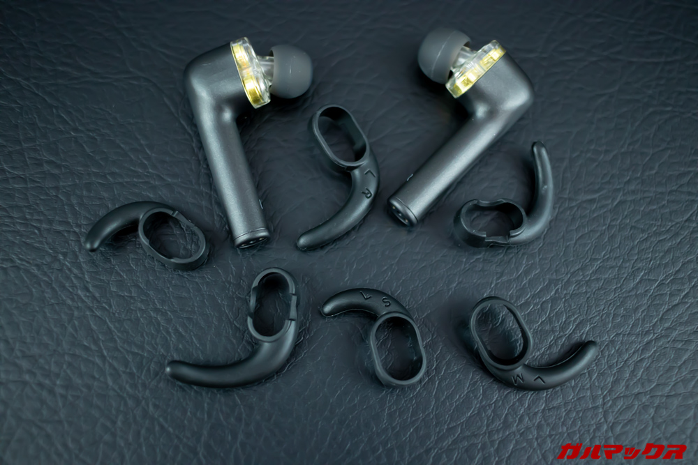 Rademax LEOはイヤーフックも多数付属