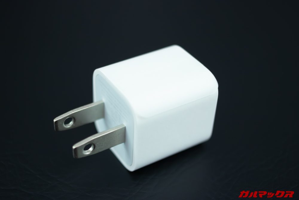 iPhone 11の充電アダプタは5w仕様だけれど、本体が超急速充電に対応していない訳ではないんで問題なし