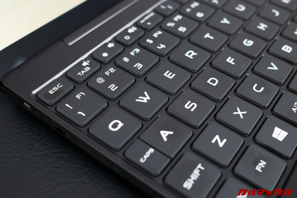 MAG1のキーボード印字フォントは独自のフォントでカッコいい