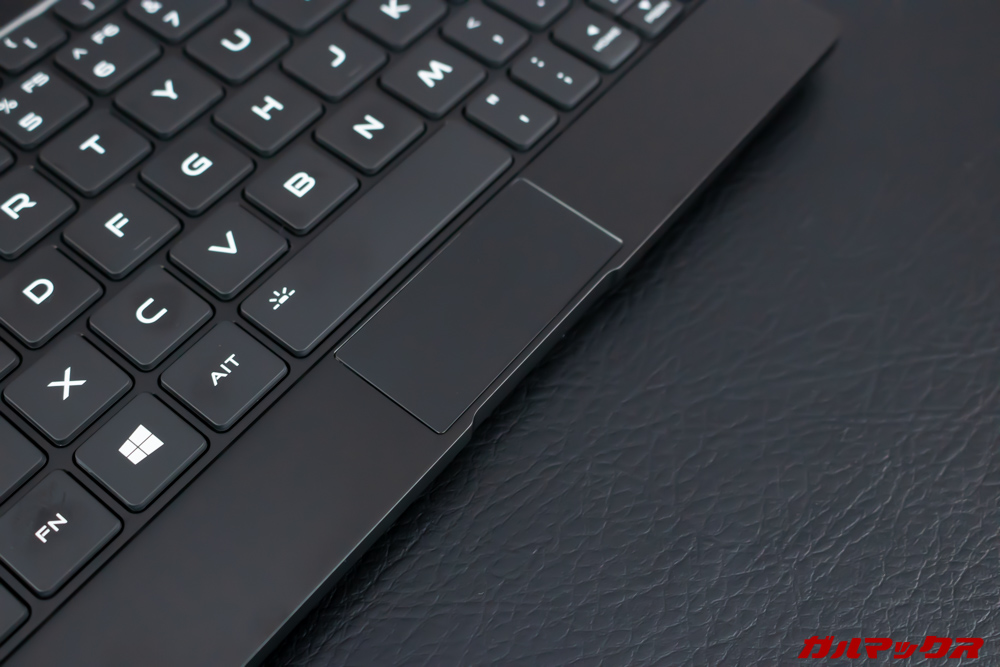 MAG1はトラックパッドを搭載してます。