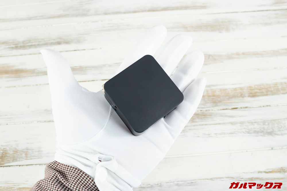 MAG1の充電器はコンパクトで持ち運びやすい。