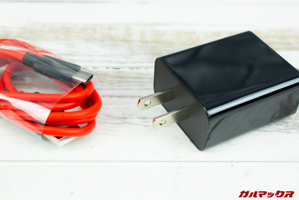 UMIDIGI Xの充電器は日本仕様。