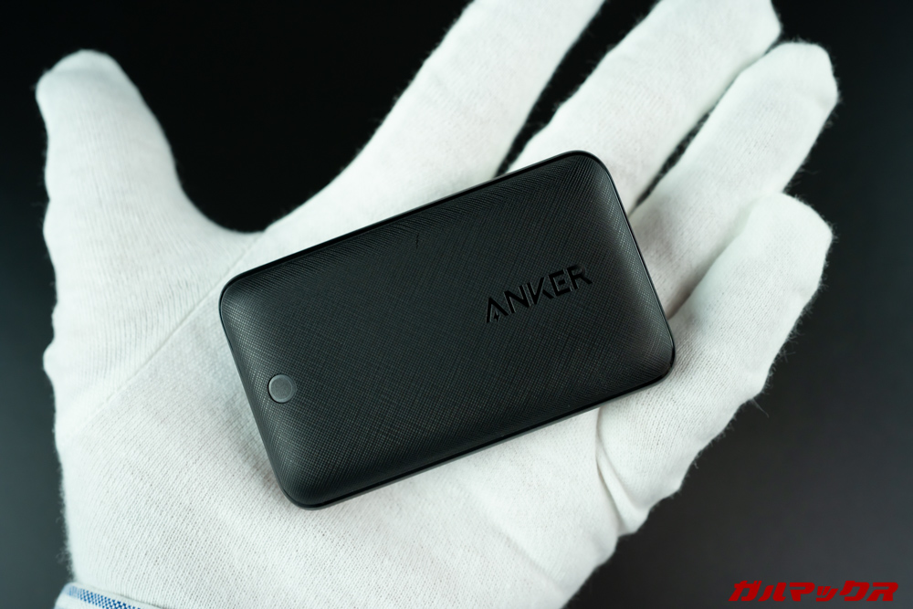 Anker-PowerPort-Atom-III-Slimはアダプタータイプと比べて非常にコンパクト