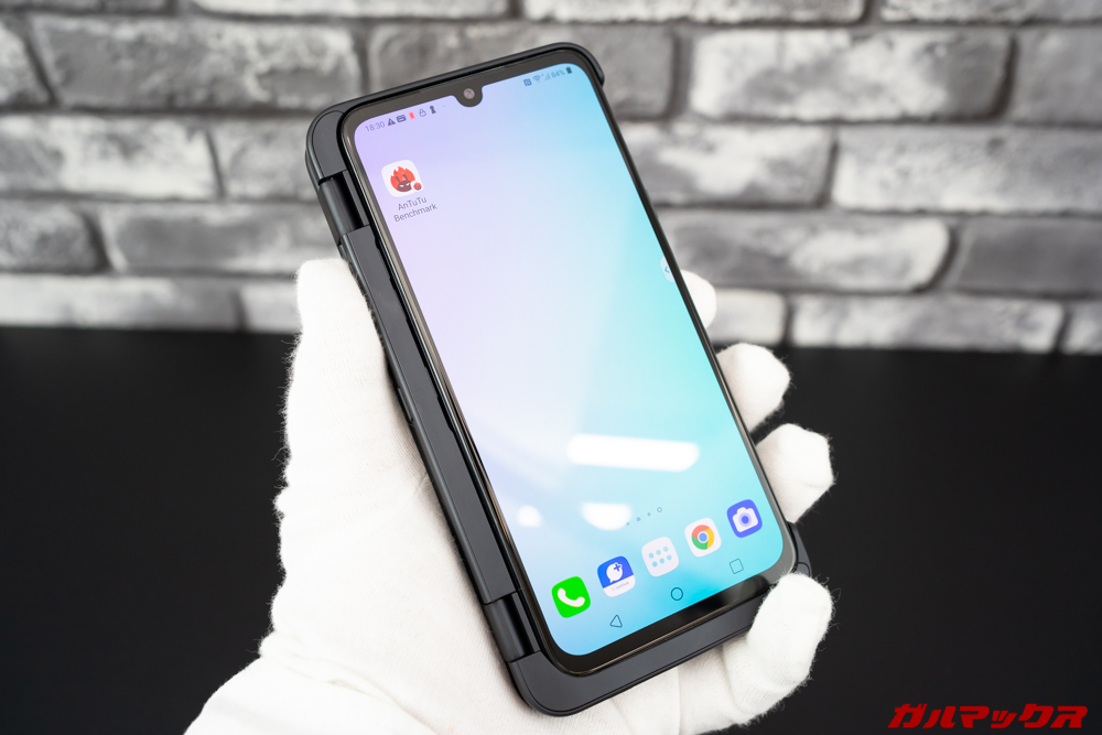 LG G8X ThinQの2画面ユニットは360度回転するので通常のスマホスタイルでも利用ＯＫ。ゴツくて持ちにくいけどね