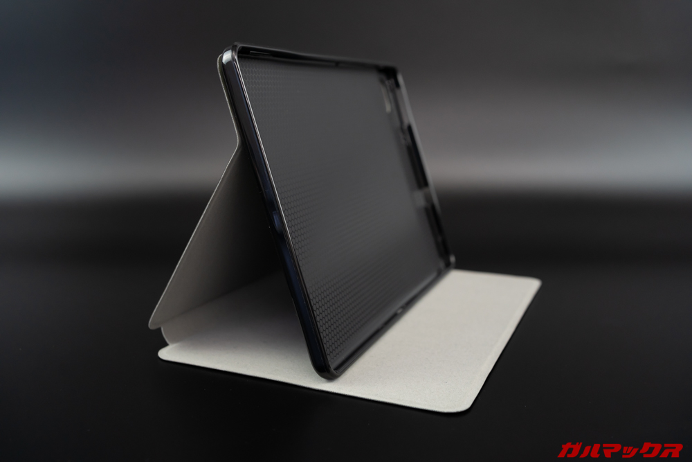 Teclast T30の専用ケースはスタンド代わりにもなる