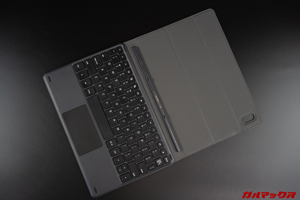 Teclast T30の専用キーボードは画面の保護も出来る