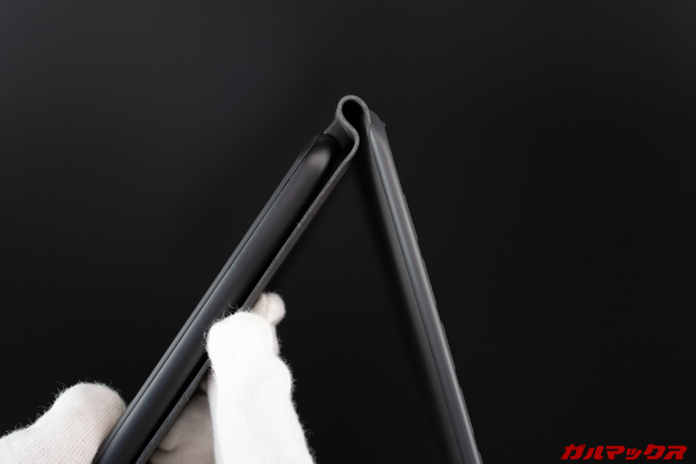 Teclast T30の専用キーボードは背面に回り込まないのでやや扱いにくい