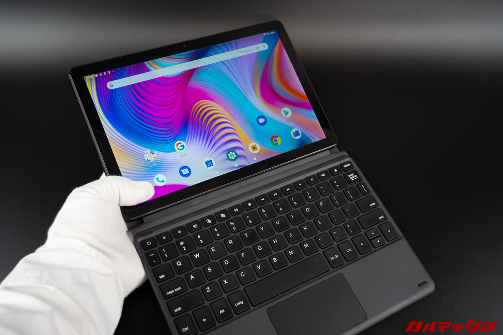 Teclast T30に専用キーボードを付けて利用する時は常にキーボードを展開したような形状で使うしか無い。