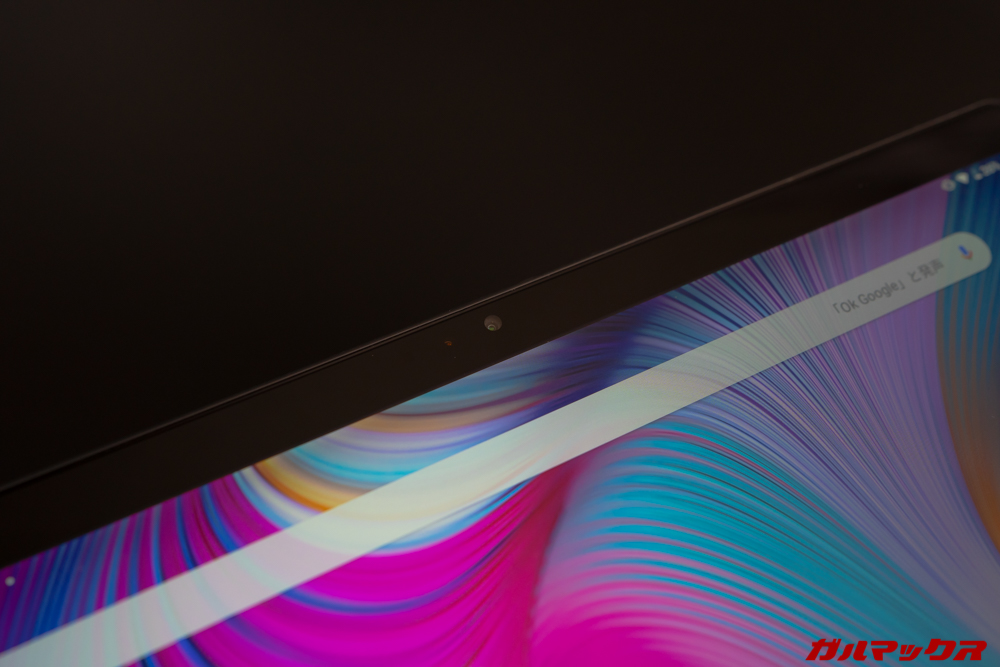 Teclast T30のインカメラも上部中央に搭載