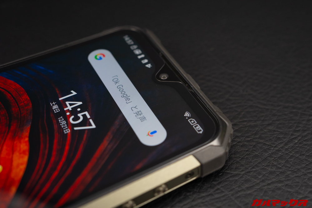 Ulefone Armor 7のディスプレイはフレームよりも若干下がった位置に搭載されていて落下時の破損リスクを下げる設計