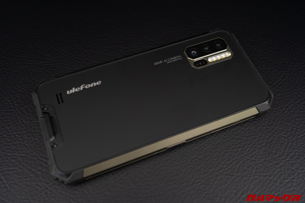 Ulefone Armor 7の背面パネルはタフネス系では珍しいシンプルなデザイン。