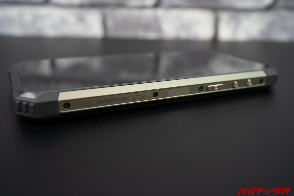 Ulefone Armor 7のサイドフレームは屈強な大型金属フレーム