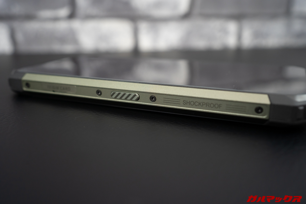 Ulefone Armor 7の左側面にはPTTボタンも備わっている