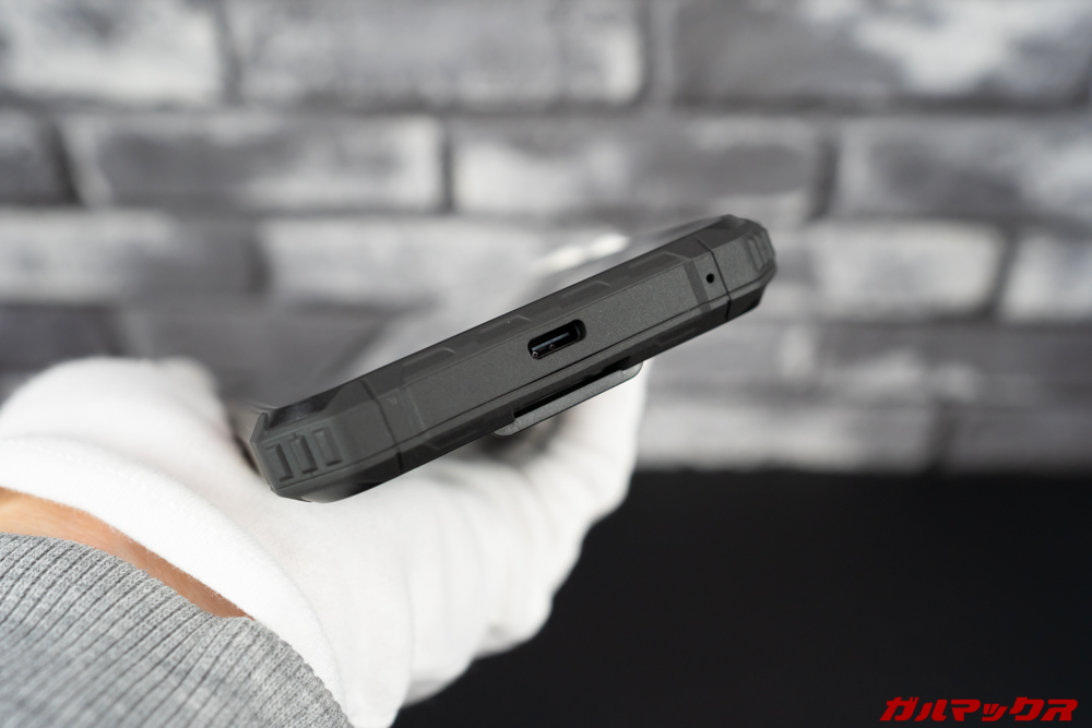 Ulefone Armor 7はキャップレス防水の端子を備えている