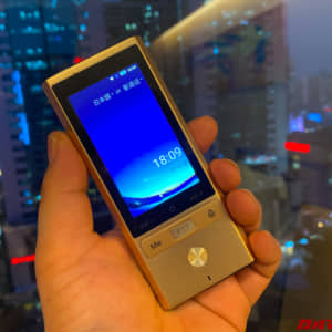 深センのガジェットショップ店員が使っていた無名の即時翻訳機、完成度高くて速攻買っちゃった