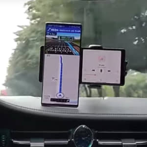 変態スマホメーカーLGが回転するT型ディスプレイモデルを準備中？