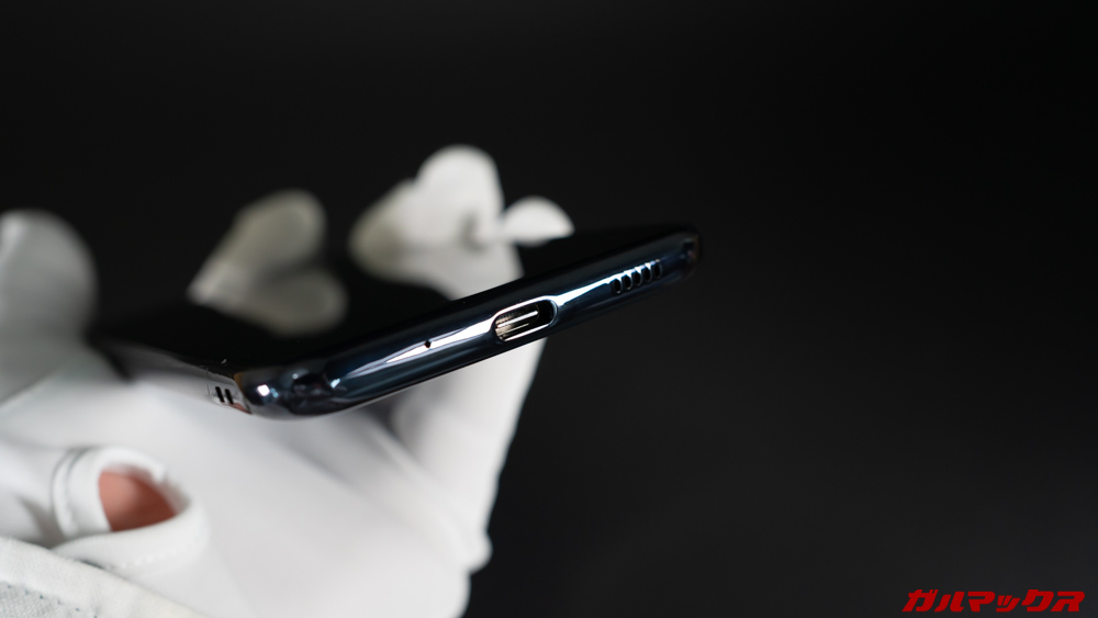 上部にイヤホンジャック