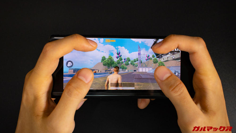 Galaxy Z Fold2（スマホモード）を4本指で