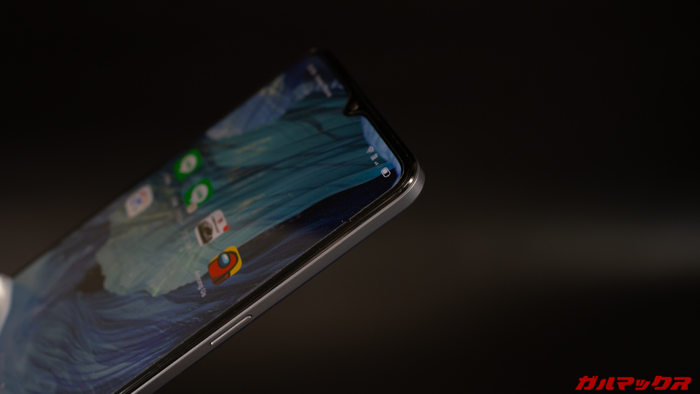 カメラのシルバーとの組み合わせで上品さも感じる