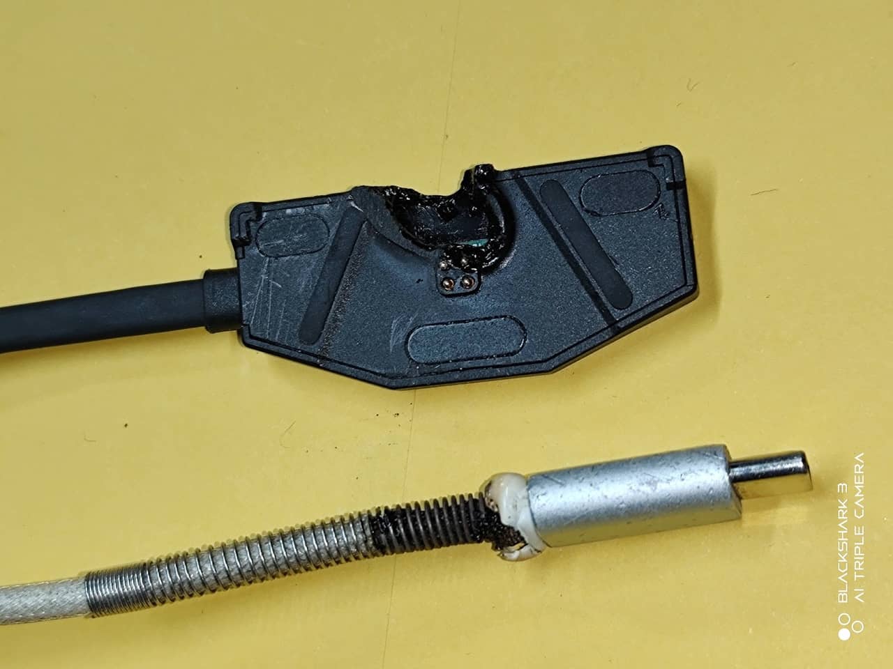 Black Shark Magnet Charging Cableの事故後②