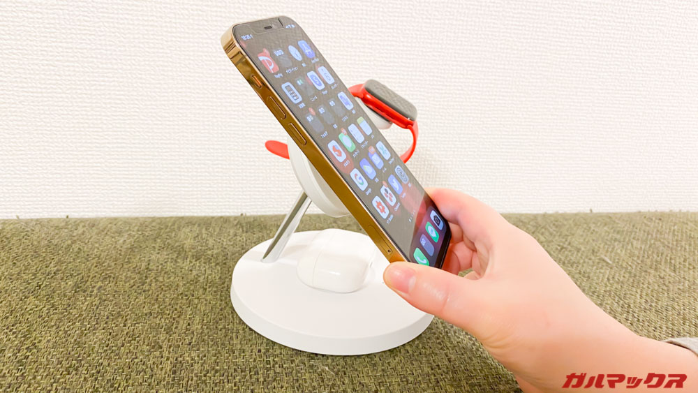 BelkinのMagSafe 3-in-1磁気ワイヤレス充電器