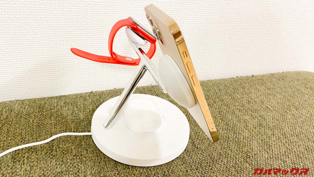 BelkinのMagSafe 3-in-1磁気ワイヤレス充電器