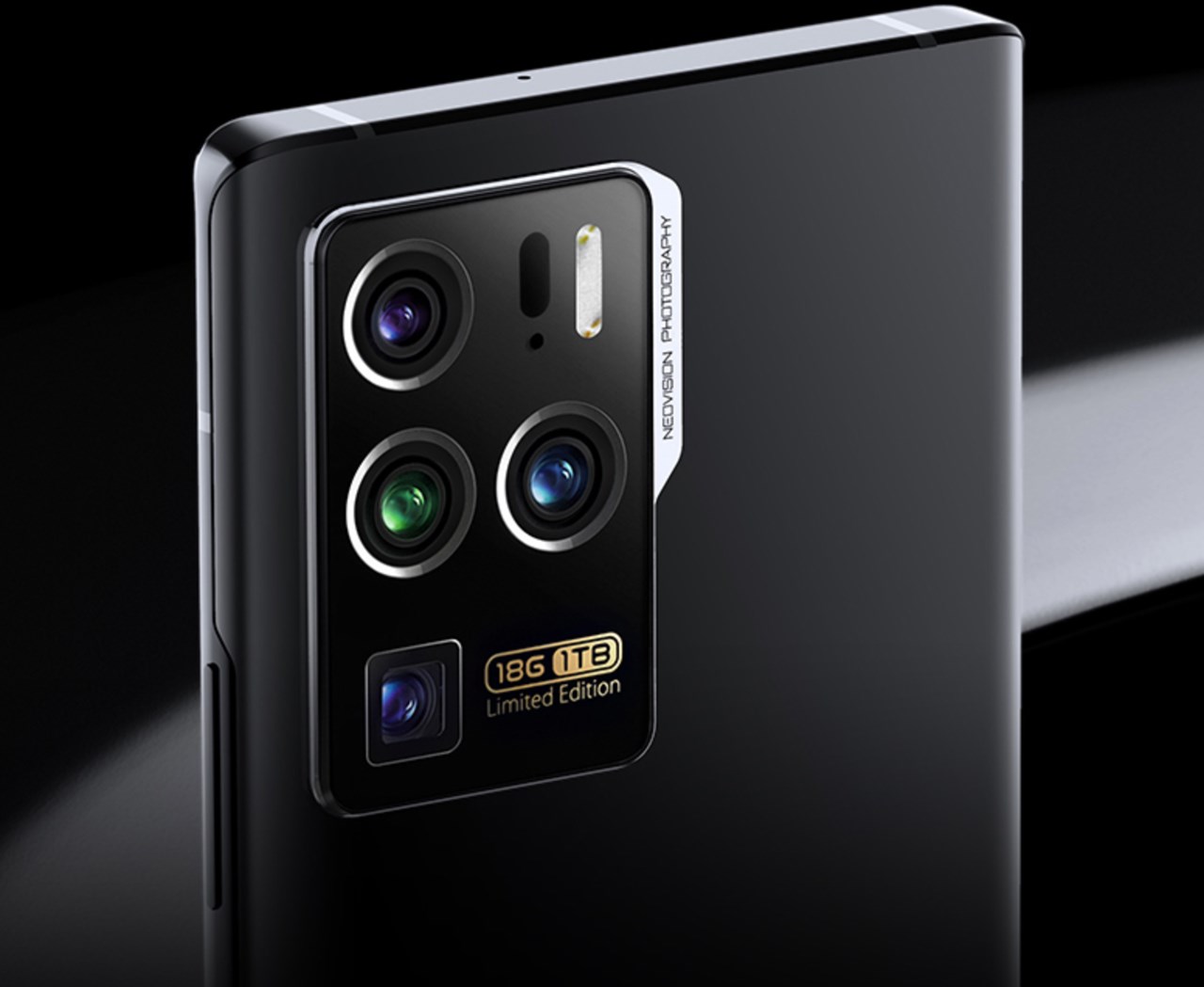 AXON 30 Ultra 航天版