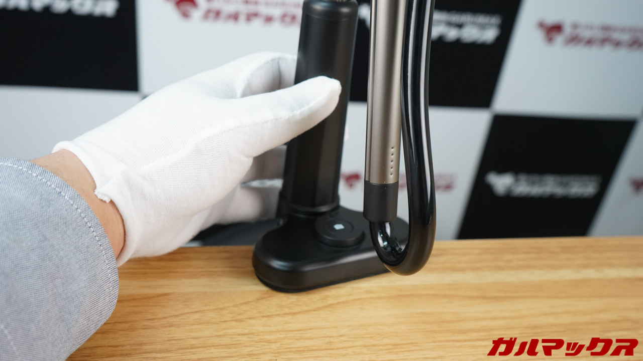 VEPETE製のアームスタンド