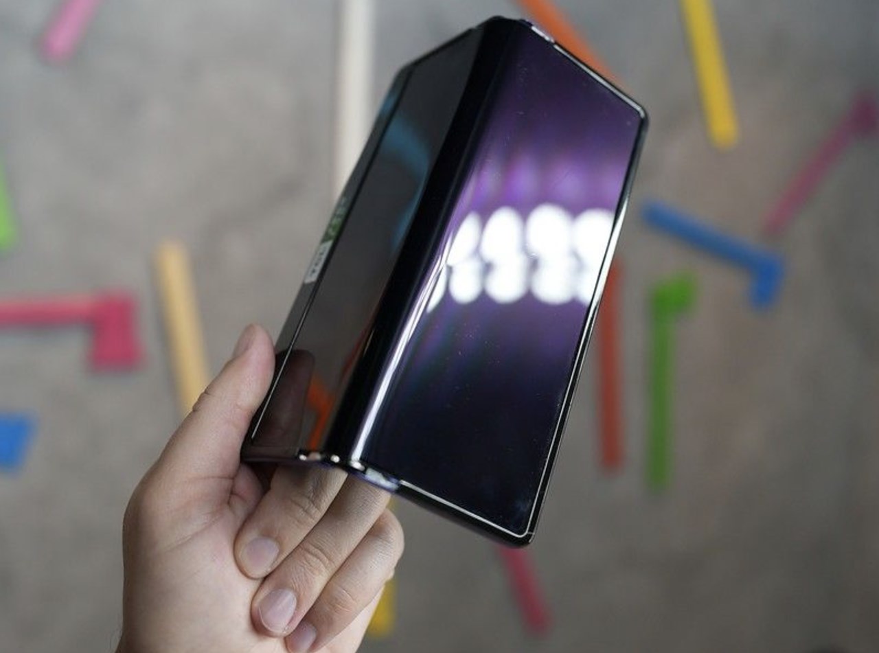 TCL MWC2022 折り畳みスマートフォン コンセプト