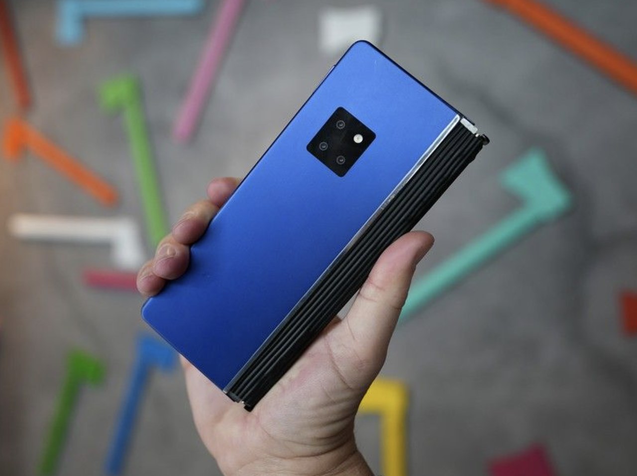 TCL MWC2022 折り畳みスマートフォン コンセプト