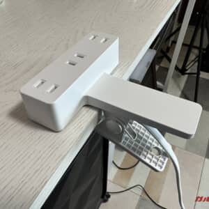 エレコムの挟めるコンセントタップ、めちゃ便利じゃない！