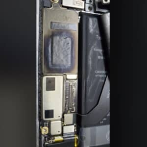 Google謹製Tensorの爆熱が原因？内部が丸焦げになってる…。