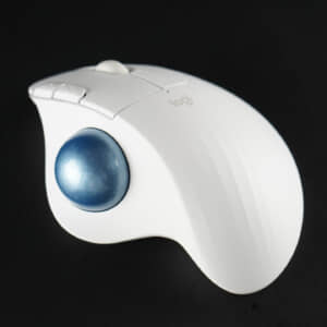 トラックボールマウスは感度を落としてカーソルを加速する設定にすると使いやすくなった