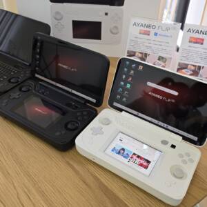「AYANEO Flip」発表！2画面搭載のUMPCが登場！キーボード版もあるよ