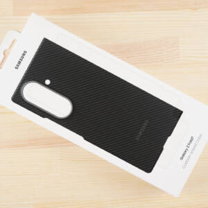 Galaxy Z Fold7の純正ケース（高い方）を買った！けど守れる気がしないんだが